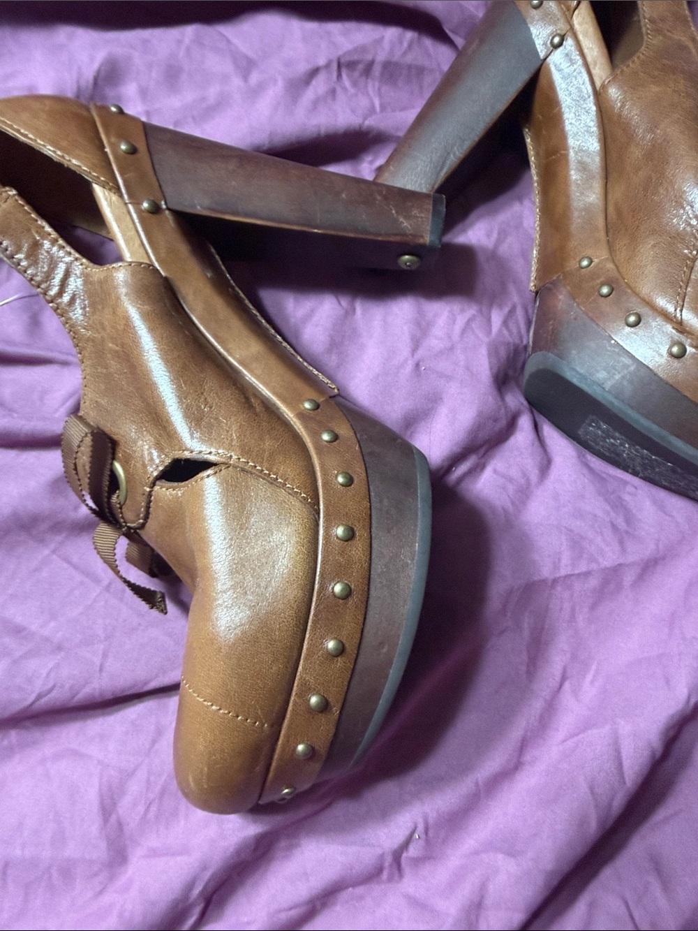 UGG Brown Leather Ribbon-Accent Platform Clog Heels - Picture 4 of 7